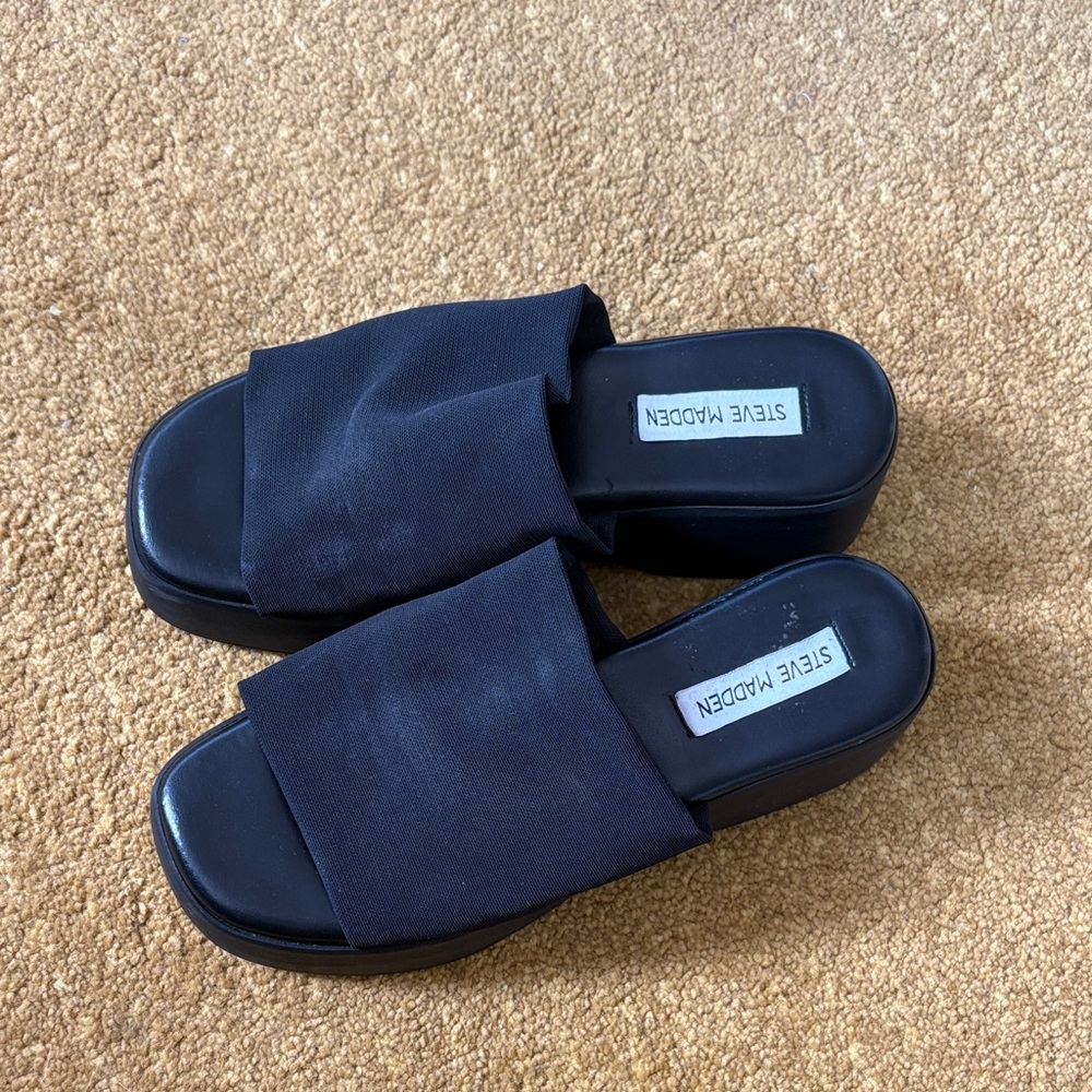 Slinky30 Steve Madden Black Platform Slides